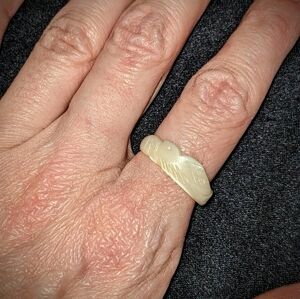 Carved Seashell 50s Vintage Ring